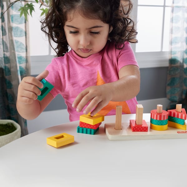 Fisher-Price stabletårn i træ til sorteringsleg for tumlinger, 13 dele i træ