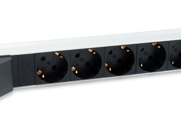 Equip 333312 strømforsyningsenhed (PDU) 6 AC stikkontakt(er) 1U Sort