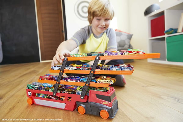 Hot Wheels City Mega Hauler med förvaring för upp till 50 bilar i skala 1:64 ålder 3år och äldre