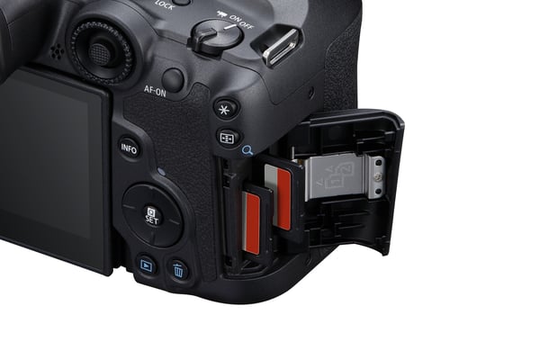 Canon EOS R7 + RF-S 18-150mm IS STM MILC 32,5 MP CMOS 6960 x 4640 pixel Sort