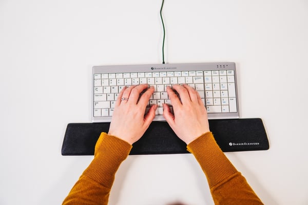BakkerElkhuizen Trapezium Ergo Wrist Rest Standard håndledsstøtte Plast, Gummi, Tekstil Sort