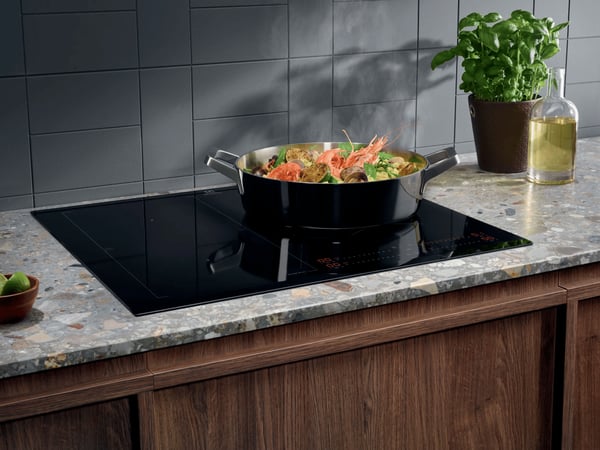 Electrolux EIS62453 Sort Indbygget 60 cm Zone induktionskogeplade 4 zone(s)