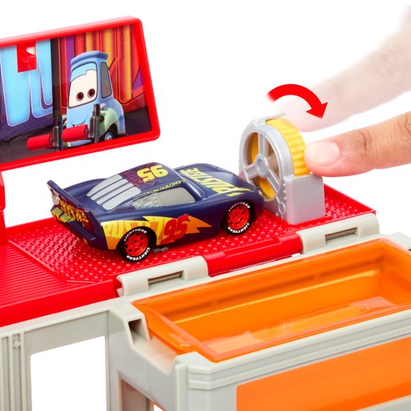 Disney Pixar Cars Disney og Pixar Bilers Mack farveskiftende mobile lakeringsværksted-legesæt med 1 legetøjsbil og tilbehør