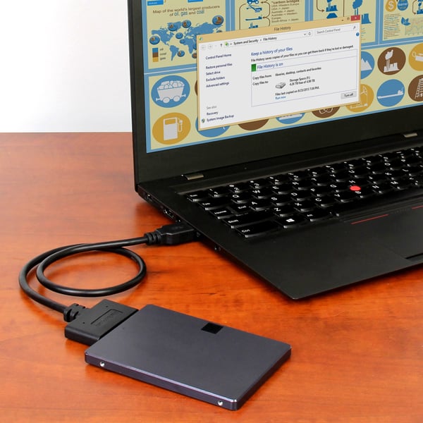 StarTech.com USB312SAT3CB kaapelin sukupuolenvaihtaja USB 3.1 A SATA 7+15 pin Musta