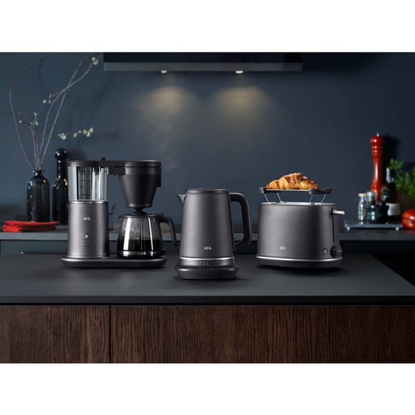 AEG GOURMET 7 elkedel 1,7 L 2400 W Sort