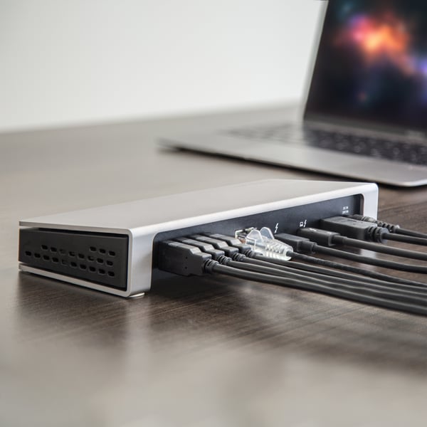 StarTech.com Thunderbolt 3-dockningsstation - TB3-dockningsstation med DisplayPort till bärbara datorer för 60 Hz dubbla 4K-skärmar - Laddning med 85 W strömförsörjning - 6-ports USB 3.0-hubb, SD 4.0, GbE, Audio - Windows och Mac