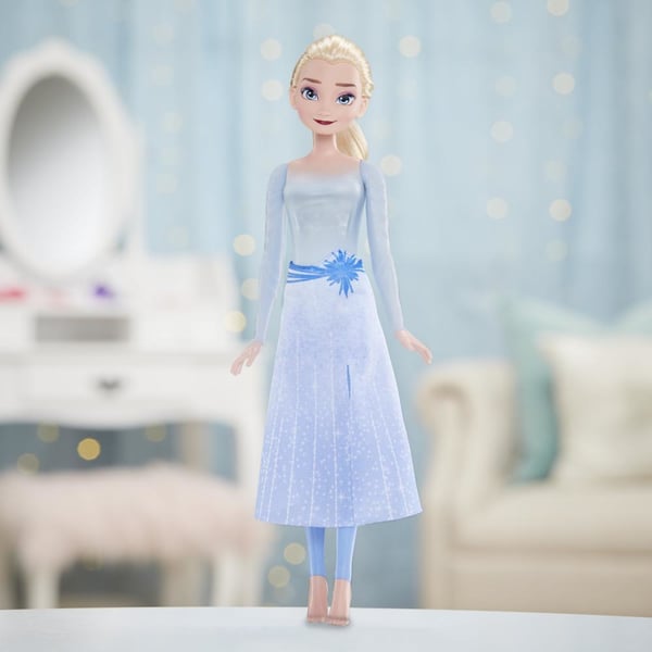 Hasbro F05945L0 nukke