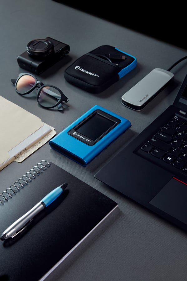 Kingston IronKey Vault Privacy 80 - SSD - krypterad - 960 GB - extern (bärbar)
