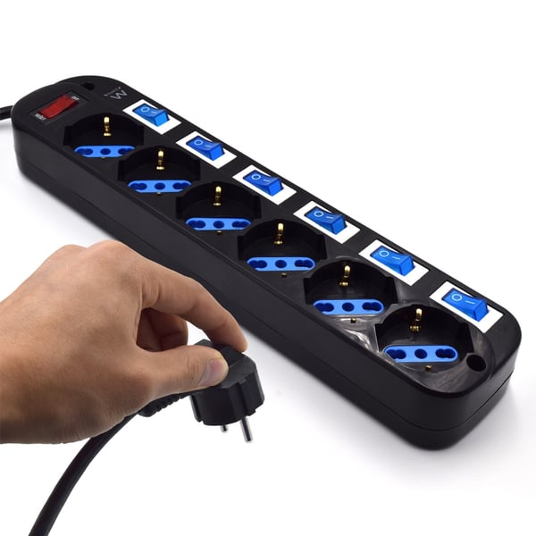 Ewent EW3851 overspændingsbeskytter Sort 6 AC stikkontakt(er) 220 V 1,5 m