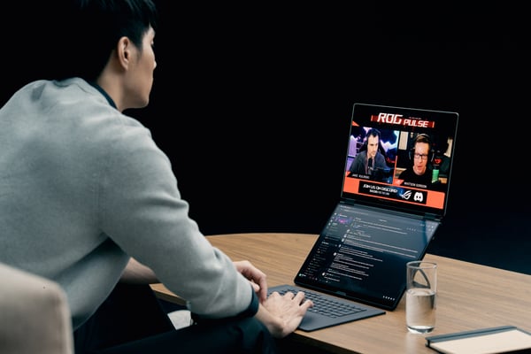 ASUS ROG Zephyrus Duo GX651AX-SR004W Intel Core Ultra 9 386H Hybrid (2-i-1) 40,6 cm (16") Berøringsskærm 3K 64 GB LPDDR5x-SDRAM 2 TB SSD NVIDIA GeForce RTX 5090 Wi-Fi 7 (802.11be) Windows 11 Home Grå