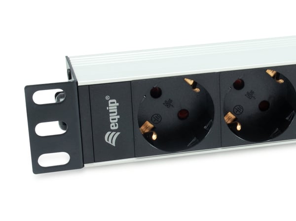 Equip 333311 strømforsyningsenhed (PDU) 4 AC stikkontakt(er) 1U Sort, Sølv