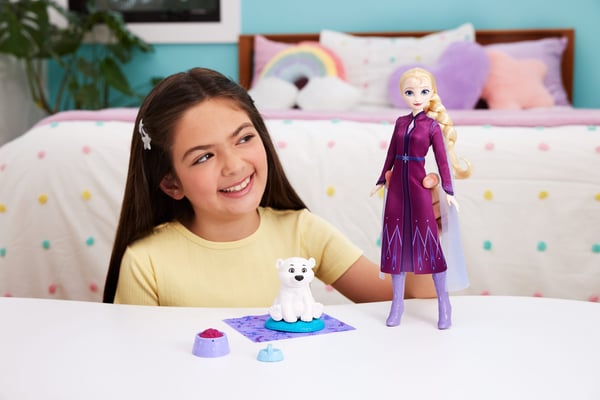 Disney Frozen Disney Frost Elsa-modedocka och isbjörnsunge med 4 tillbehör för omvårdnad
