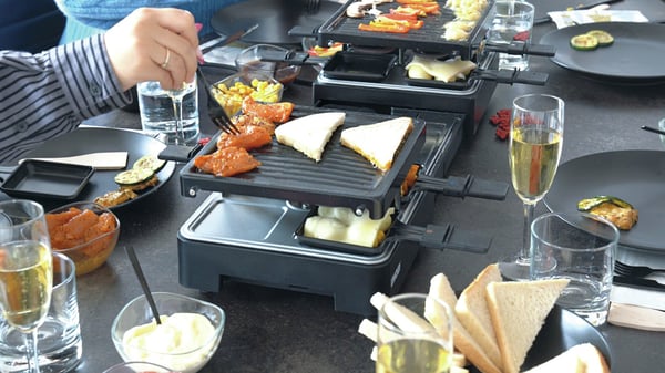 Unold 48755 raclettepannu 8 henkilö(t) 1300 W Musta