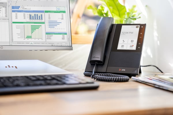 HP Poly CCX 500 Business Media Phone til Microsoft Teams og PoE-aktiveret