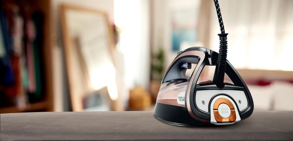 Tefal Ultimate Pure FV9845 Kuiva- & höyrysilitysrauta Durilium Autoclean -pohjalevy 3100 W Musta, Kupari