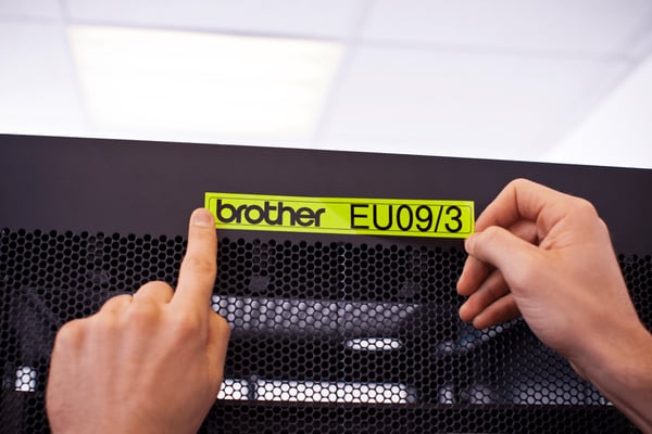 Brother TZE-C51 etikett-tejp Svart på neongul