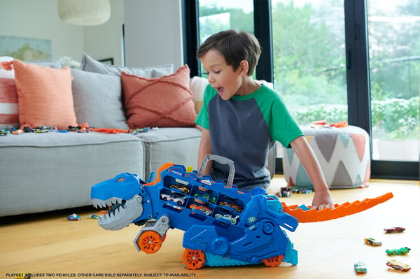 Hot Wheels City Ultimat långtradare, förvandlas till en T-Rex med racerbana, rymmer över 20 bilar