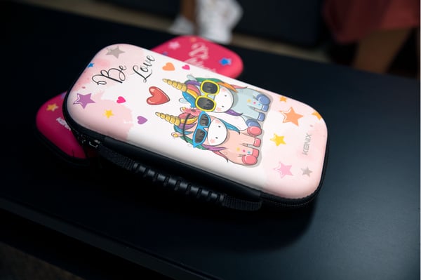 Konix Unik Be Love Hårdt etui Nintendo Flerfarvet