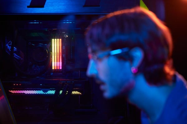 Kingston Technology FURY 96 Gt 6400 MT/s DDR5 CL32 DIMM (2 kpl:n pakkaus) Renegade RGB XMP