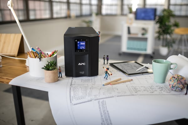 APC SMC1000IC UPS-enhed Interaktivt indgangsstik 1 kVA 600 W 8 AC stikkontakt(er)