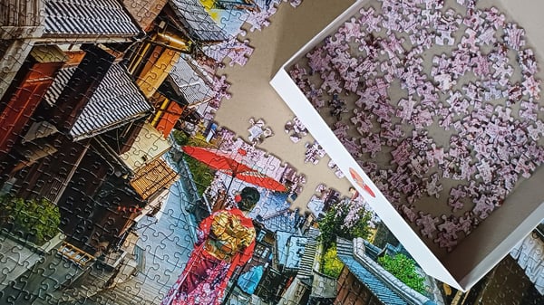 Tactic Puzzle Lovers Woman walking in Kyoto 1000 pcs puzzle