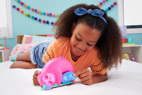 Polly Pocket Polly Pocket-dukker og -legesæt, rejselegetøj, 2 i 1-dovendyrsfamilie-æske og -taske