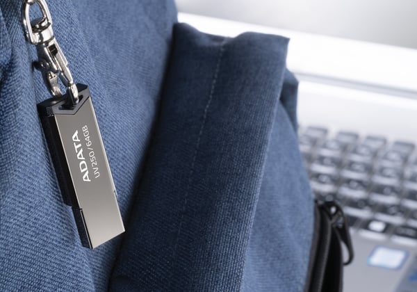 ADATA UV250 USB-muisti 16 GB USB A-tyyppi 2.0 Hopea
