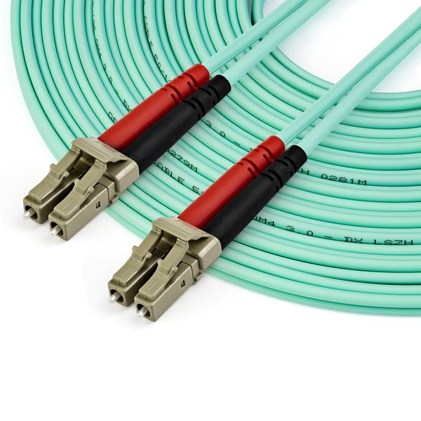 StarTech.com 10 m LC - LC OM4 -monimuotokuitukaapeli, kuituoptinen patch-kaapeli - Patch-kaapeli - LC Multi-Mo