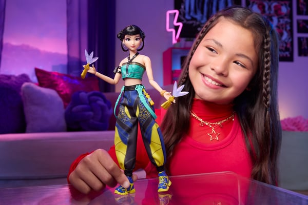 Mattel KPOP DEMON HUNTERS HUNTR/X: ZOEY “HOW IT'S DONE" DOLL