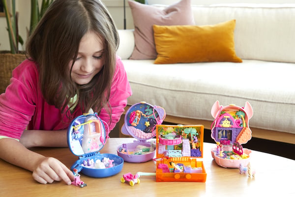 Polly Pocket Freezin' Fun Narwhal Compact