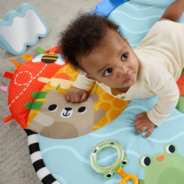 Fisher-Price Kick & Sway 3-i-1-aktivitetsgym, lekmatta och sensoriska leksaker för nyfödda med utvecklande lek