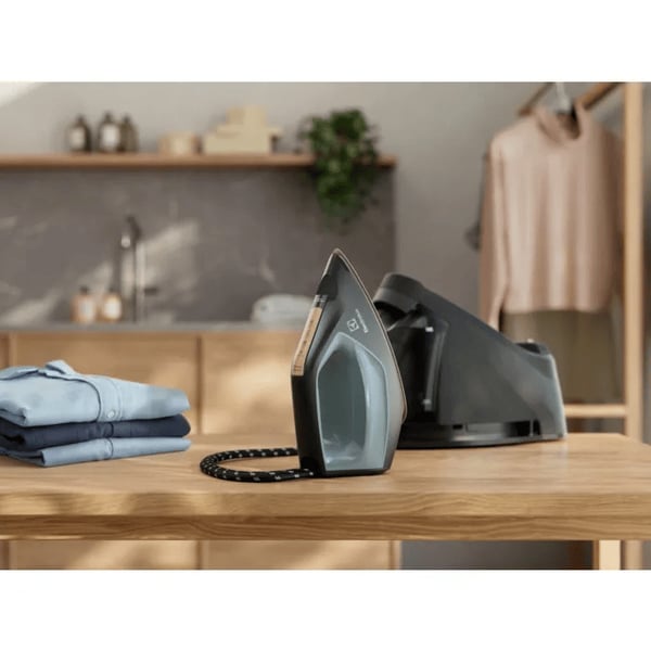 Electrolux E8ST2-8OG 2400 W 1,2 L RESILIUM-pohjalevy Vihreä