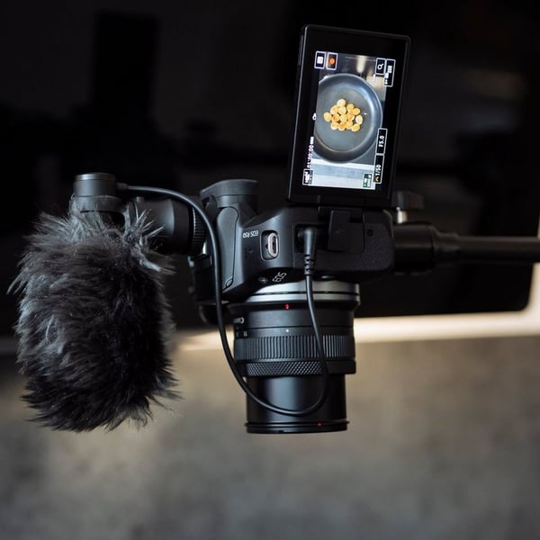 Canon EOS R50 Mirrorless Camera Content Creator Kit MILC 24,2 MP CMOS 6000 x 4000 pixel Sort