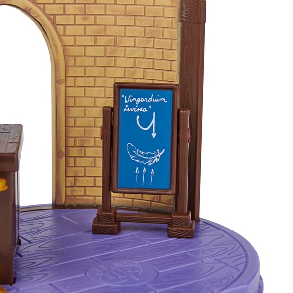 Wizarding World WWO PYS LctCharmsClassroom V1 GML