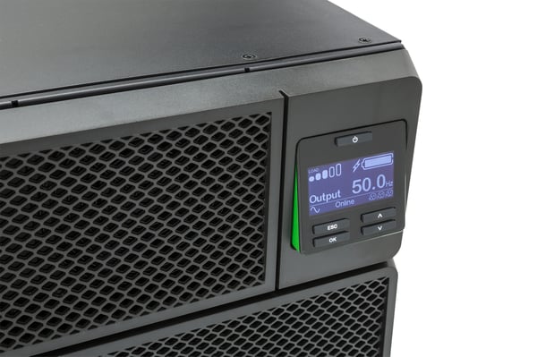 APC Smart-UPS On-Line UPS-virtalähde Taajuuden kaksoismuunnos (verkossa) 6 kVA 6000 W 10 AC-pistorasia(a)