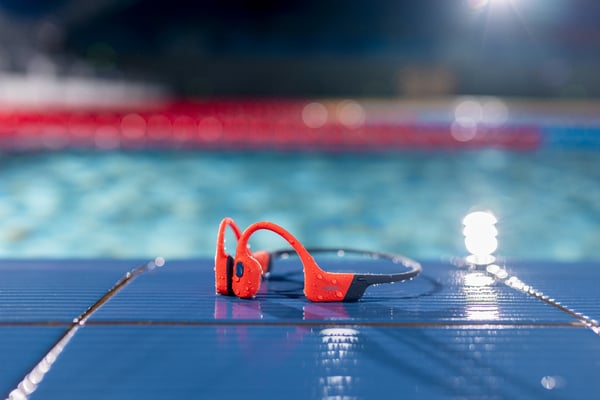 SHOKZ OpenSwim Pro Headset Trådløs Halsbånd Sport Bluetooth Sort, Rød