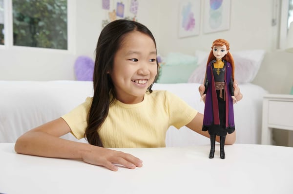Disney Frozen Disneyn Frozen Anna -nukke ja asusteita, Disneyn Frozen 2 -elokuvan innoittama lelu