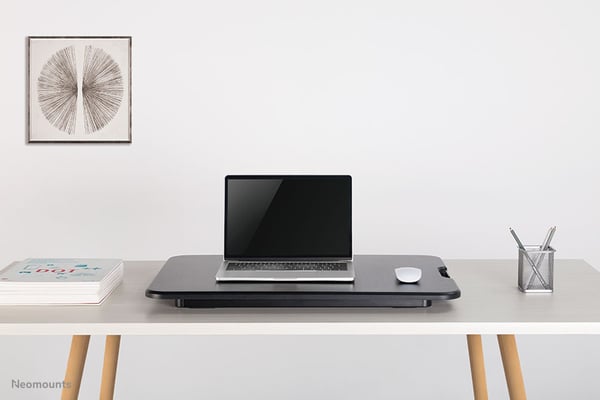 Neomounts NS-WS050BLACK desktop arbejdsplads med siddestativ