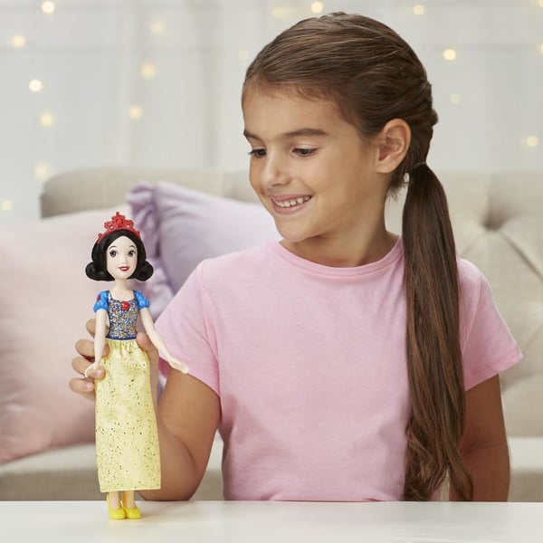 Hasbro E4161ES2 nukke