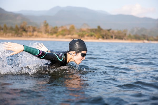 SHOKZ OpenSwim Pro Headset Trådløs Halsbånd Sport Bluetooth Sort, Rød