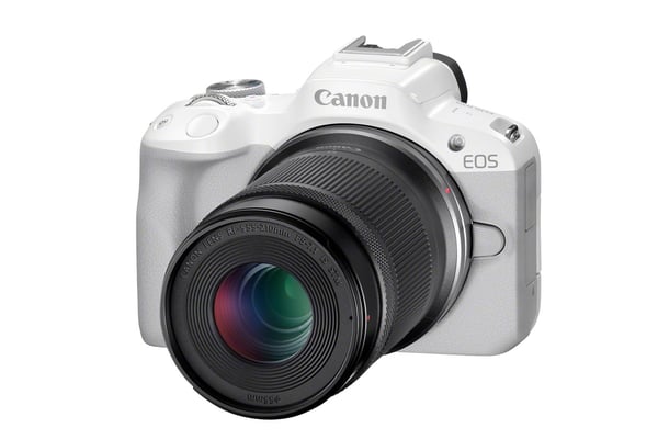 Canon EOS R50, White + RF-S 18-45mm F4.5-6.3 IS STM Kit MILC 24,2 MP CMOS 6000 x 4000 pixlar Vit