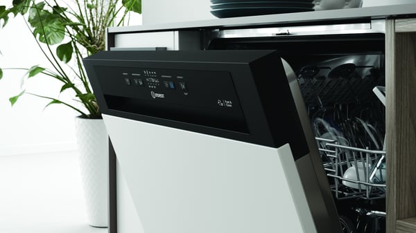 Indesit I3B L634 B Puolittain integroitu 14 paikkoja