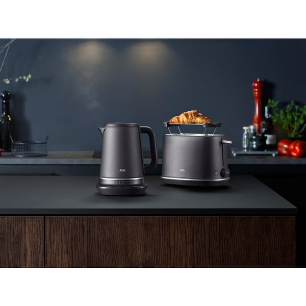 AEG GOURMET 7 elkedel 1,7 L 2400 W Sort