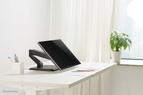 Neomounts FPMA-D885BLACK monitorin kiinnike ja jalusta 81,3 cm (32") Vastaanotto Musta