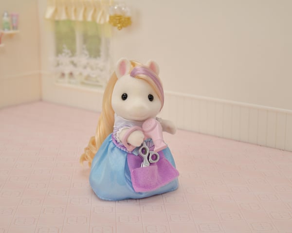 Sylvanian Families Pony Frisør legesæt med figur