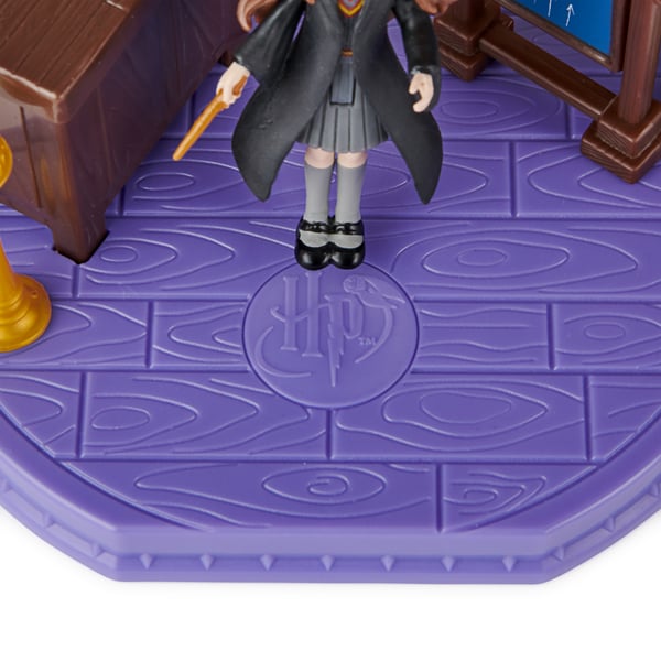 Wizarding World WWO PYS LctCharmsClassroom V1 GML