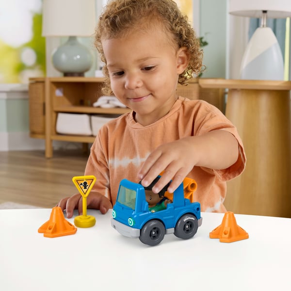 Fisher-Price Little People Roadside Tow & Go