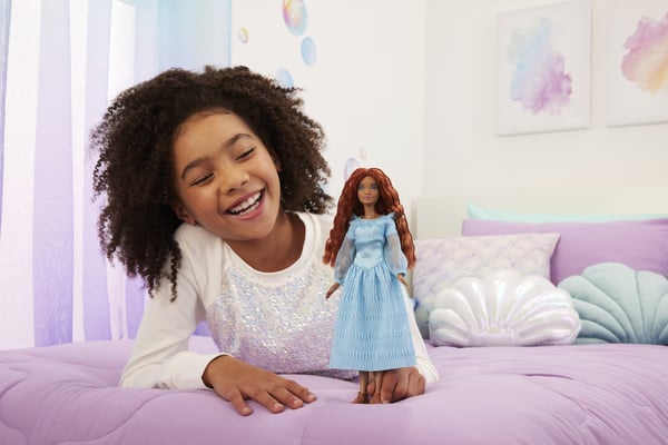 DISNEY PIENI MERENNEITO ARIELKA HLX09 WB4