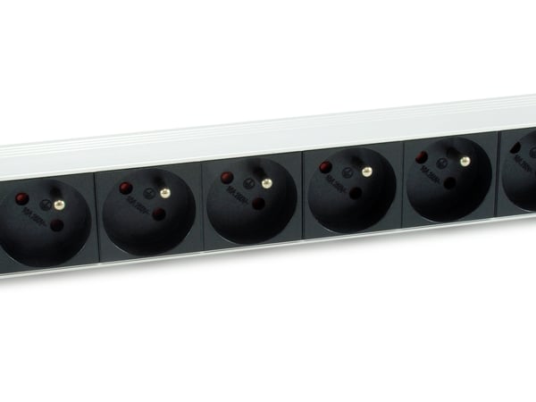Equip 333313 tehonjakeluyksikkö 8 AC-pistorasia(a) 1U Musta, Hopea