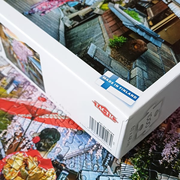 Tactic Puzzle Lovers Woman walking in Kyoto 1000 pcs puzzle